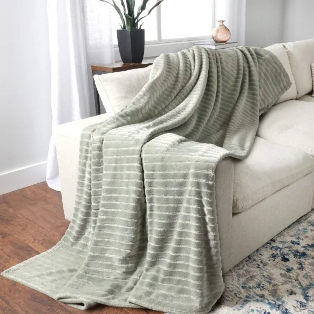 Life Comfort Oversized Textured Throw, Light Green, NWT